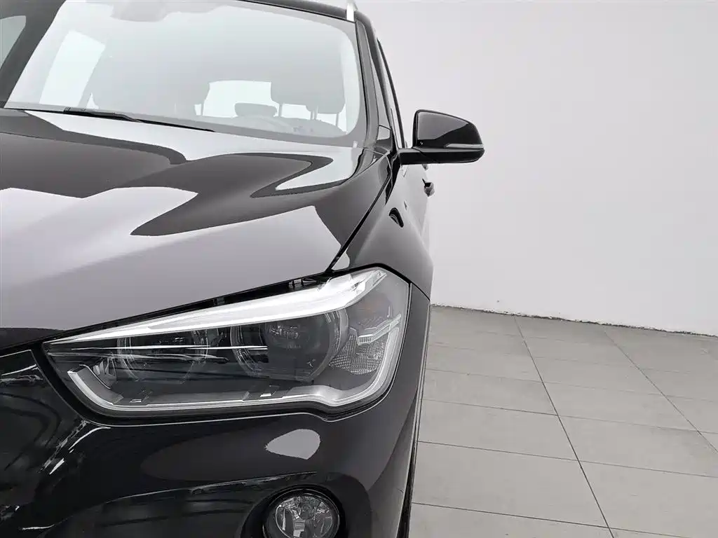 BMW X1 2018 sDrive18Li Premium Model фото 7