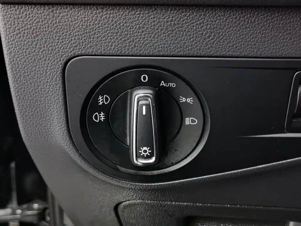 Volkswagen Tiguan L 2021 330TSI Automatic 2WD R-Line Premium фото 21