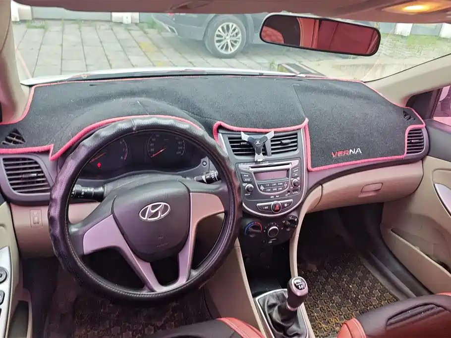 Hyundai Verna 2014 1.4L Manual Smart GLS фото 12