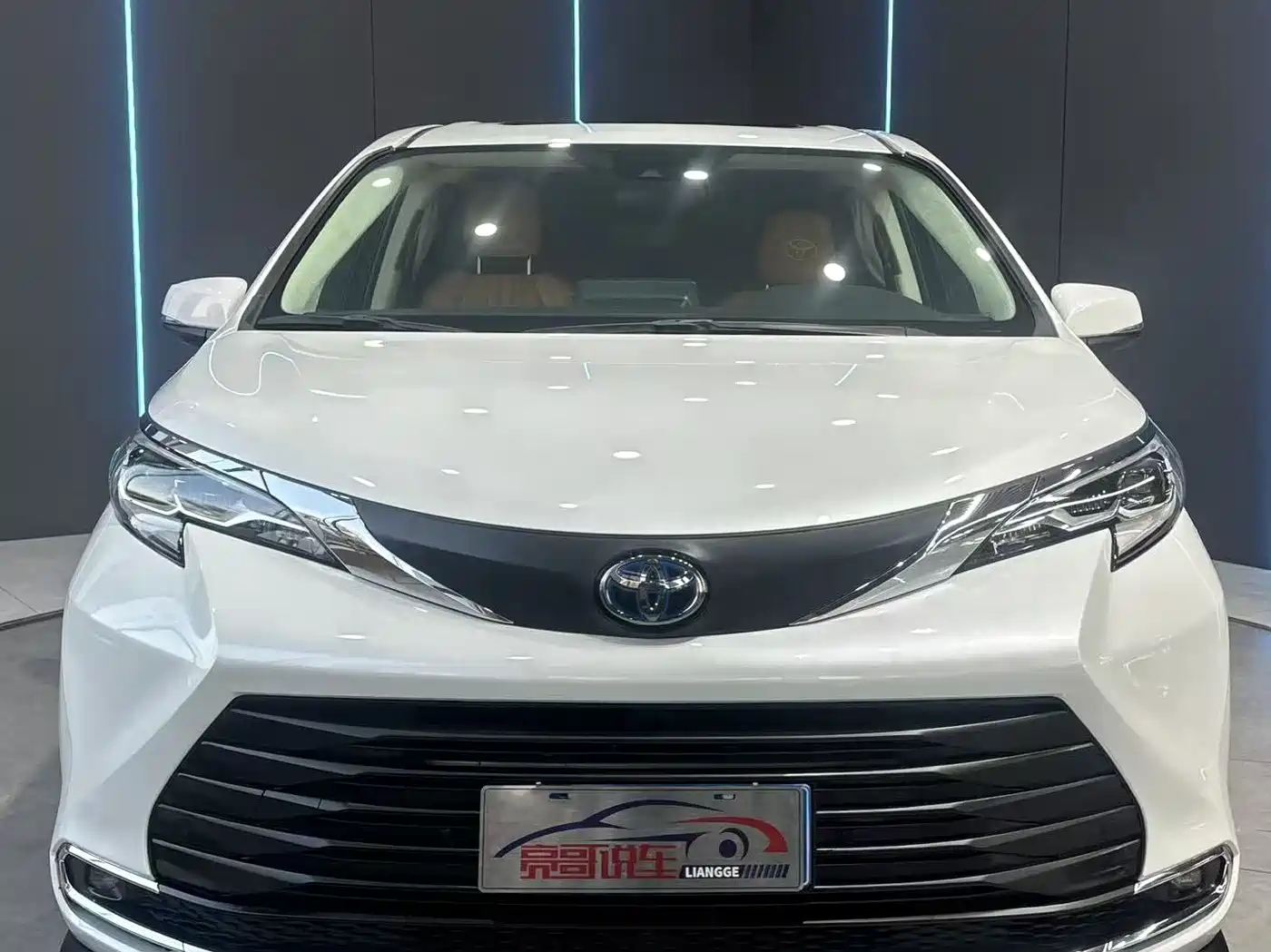 Toyota Sienna 2021 2.5L Hybrid Comfort Edition фото 2