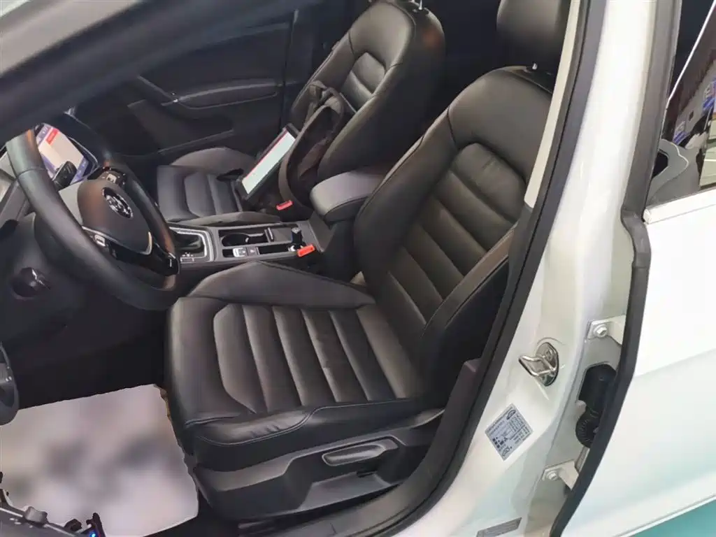 Volkswagen Golf 2016 230TSI Automatic Luxury фото 15