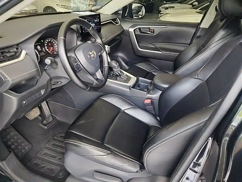 Toyota Wildlander 2023 2.0L CVT FWD LE фото 15