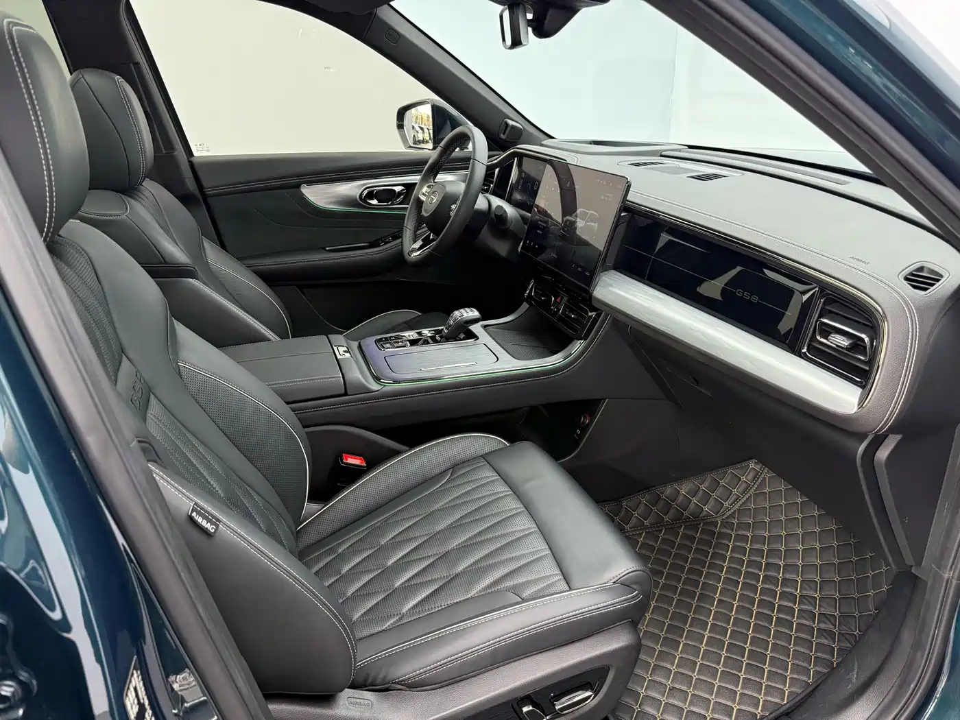 GAC Trumpchi Trumpchi GS8 2022 Dual Engine Series 2.0TM 2WD Premium Edition (6-Seater) фото 12