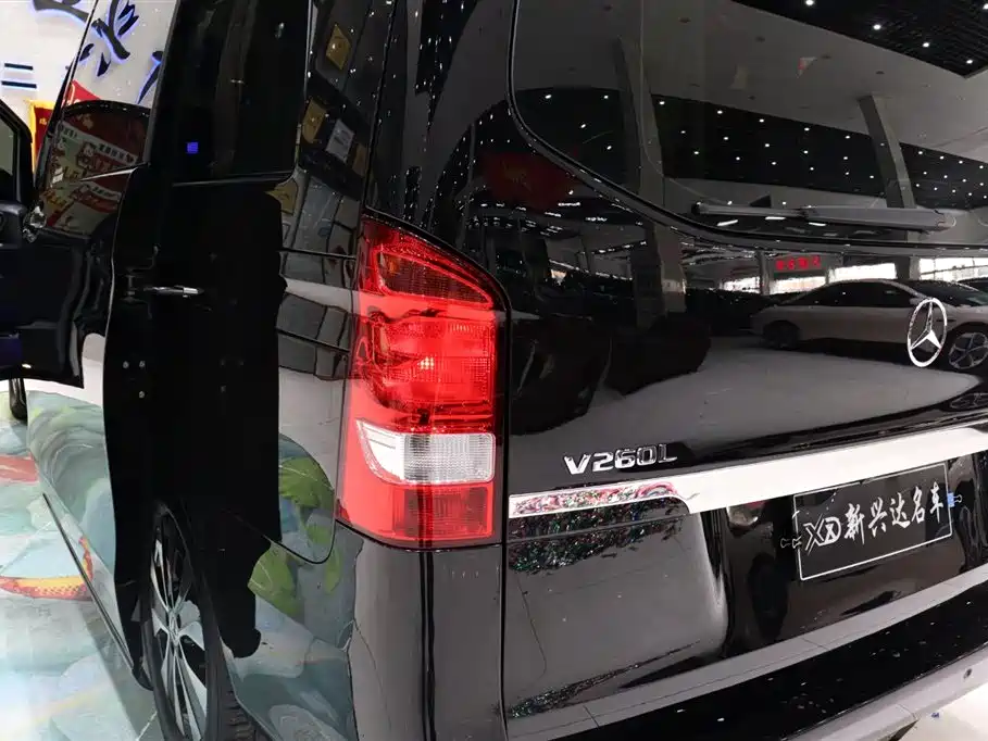 Mercedes-Benz Vito 2023 2.0T Business 7-Seater фото 17