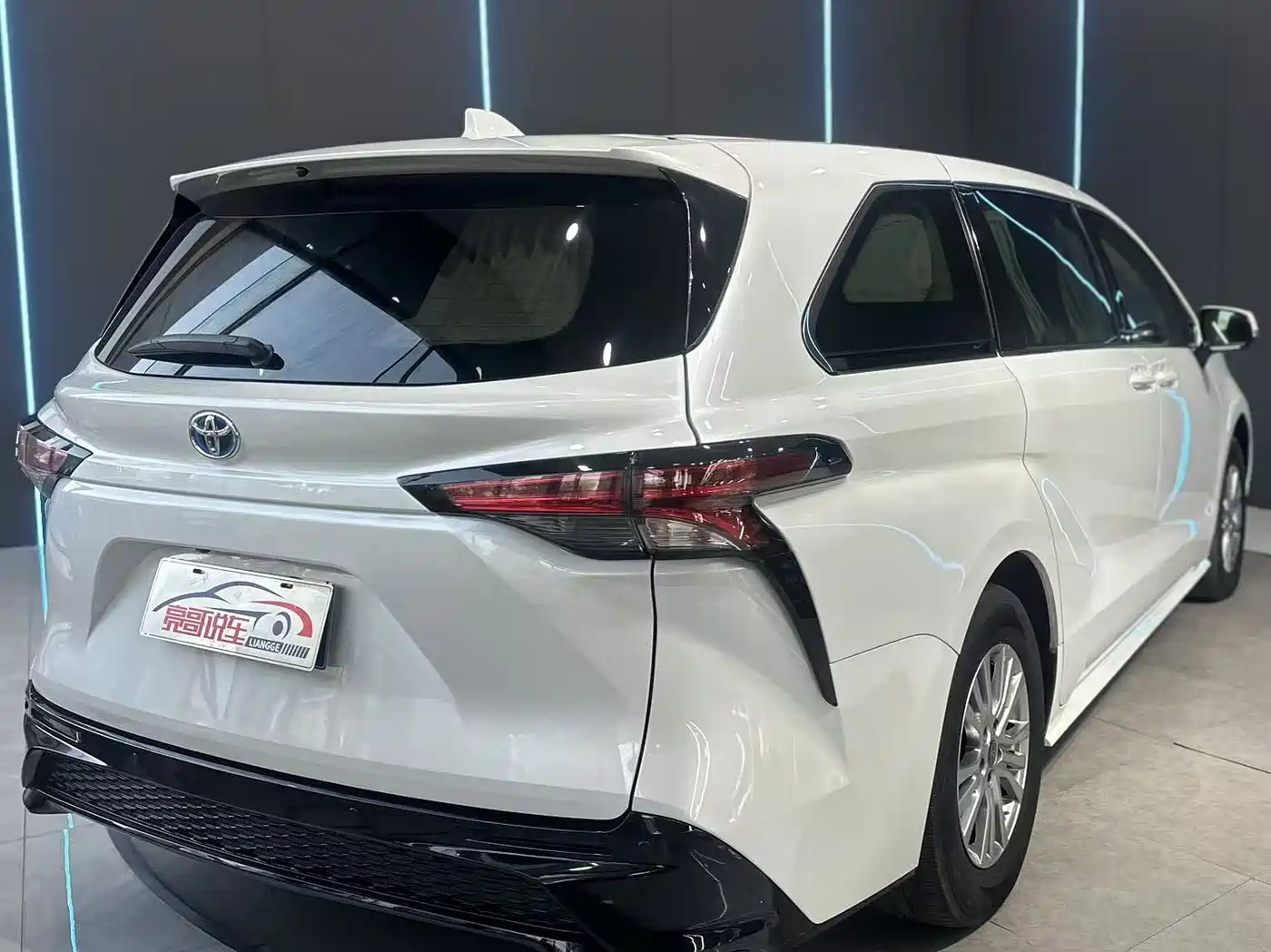 Toyota Sienna 2021 2.5L Hybrid Comfort Edition фото 6