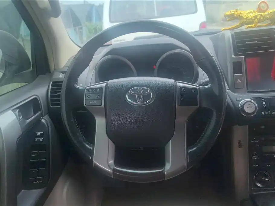 Toyota Prado (Import) 2010 2.7L Auto Luxury фото 15