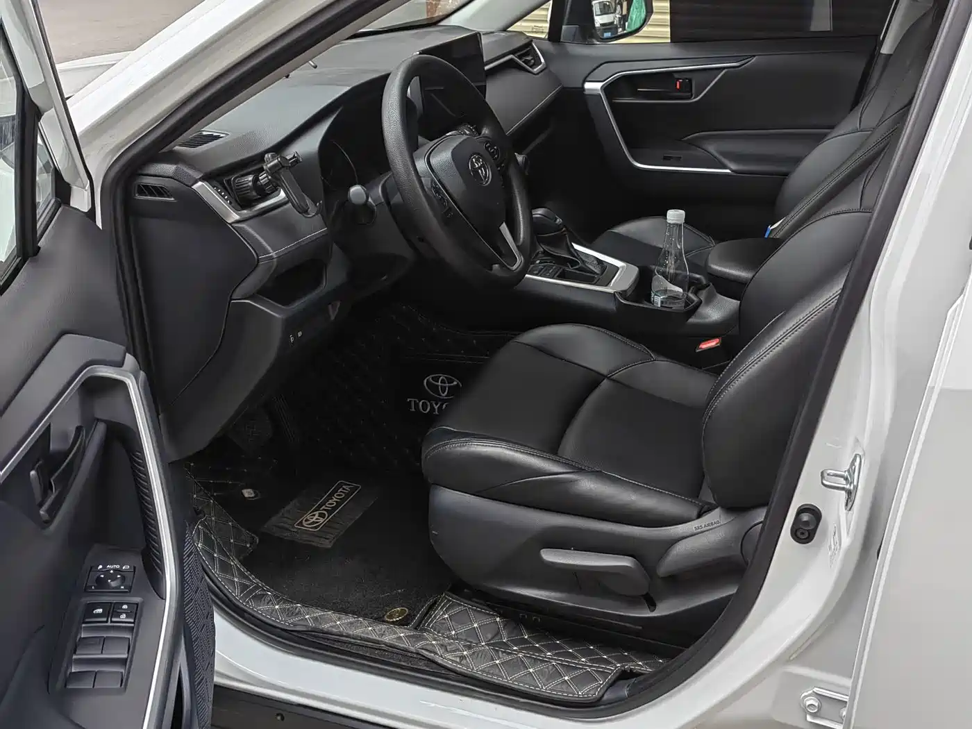 Toyota Wildlander 2024 2.0L CVT 2WD Urban Edition фото 9