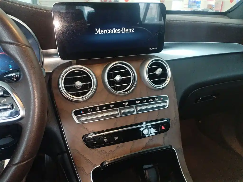 MERCEDES-BENZ GLC