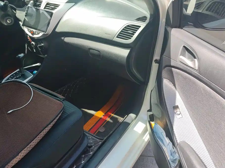 Hyundai Reina 2014 2014 Model 1.4L Automatic GLX