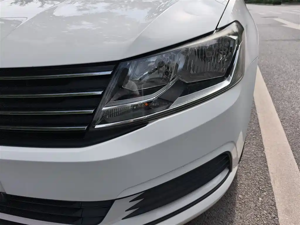 Volkswagen Lavida Tour 2017 1.6L Automatic Trend Edition фото 4