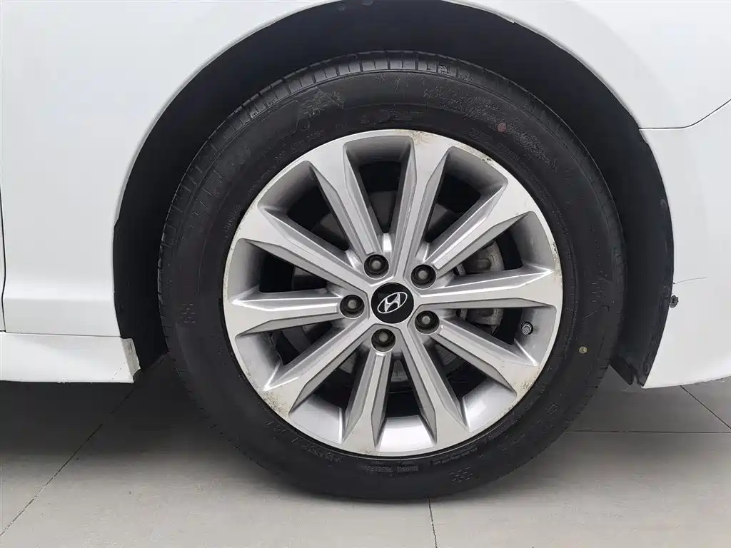 Hyundai Sonata 2015 1.6T GLS Smart фото 17