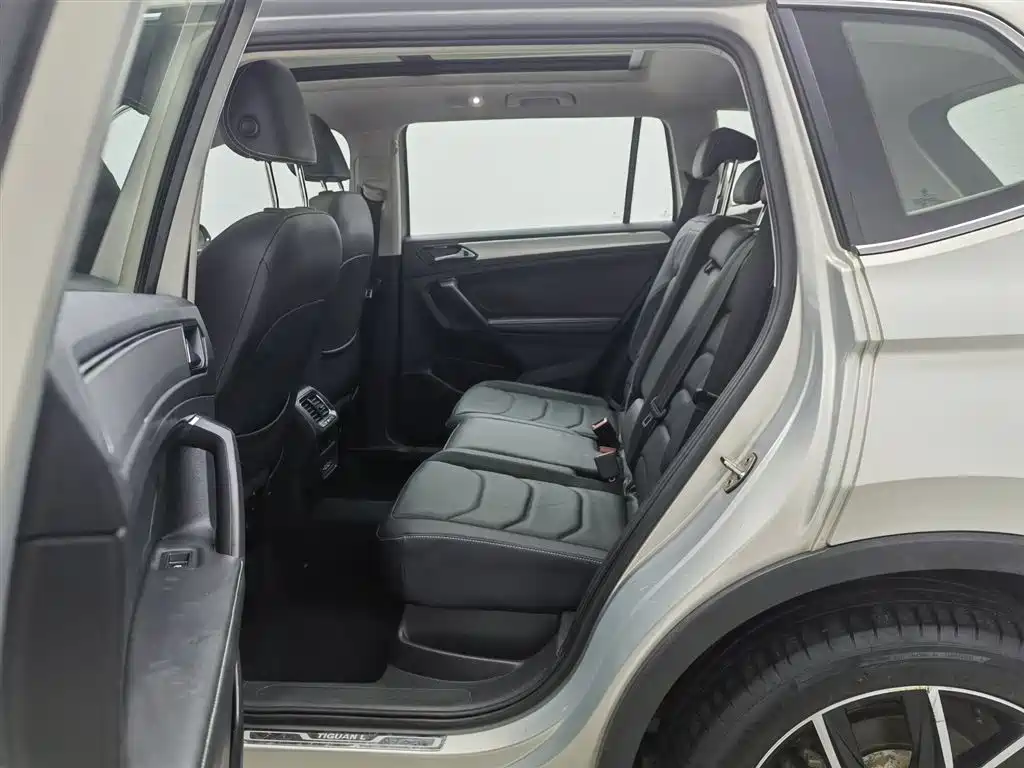 Volkswagen Tiguan L 2019 330TSI Auto 2WD Smart Luxury Edition China V фото 15