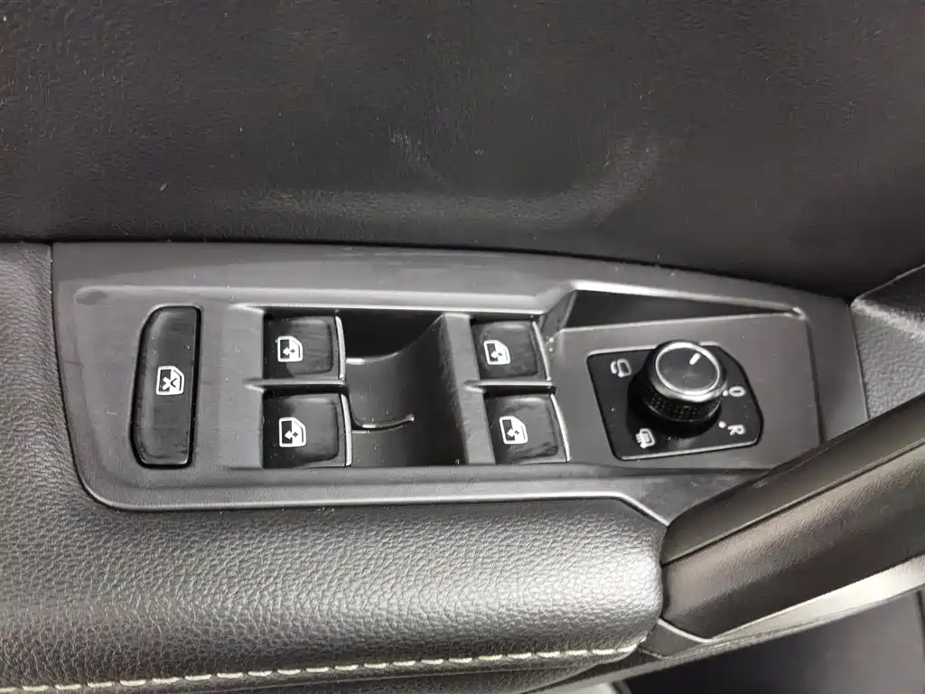 Volkswagen Tiguan L 2019 330TSI Auto 2WD Smart Luxury Edition China V фото 9