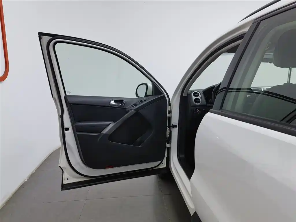 Volkswagen Tiguan 2012 1.8TSI Automatic 2WD Trend Edition фото 8