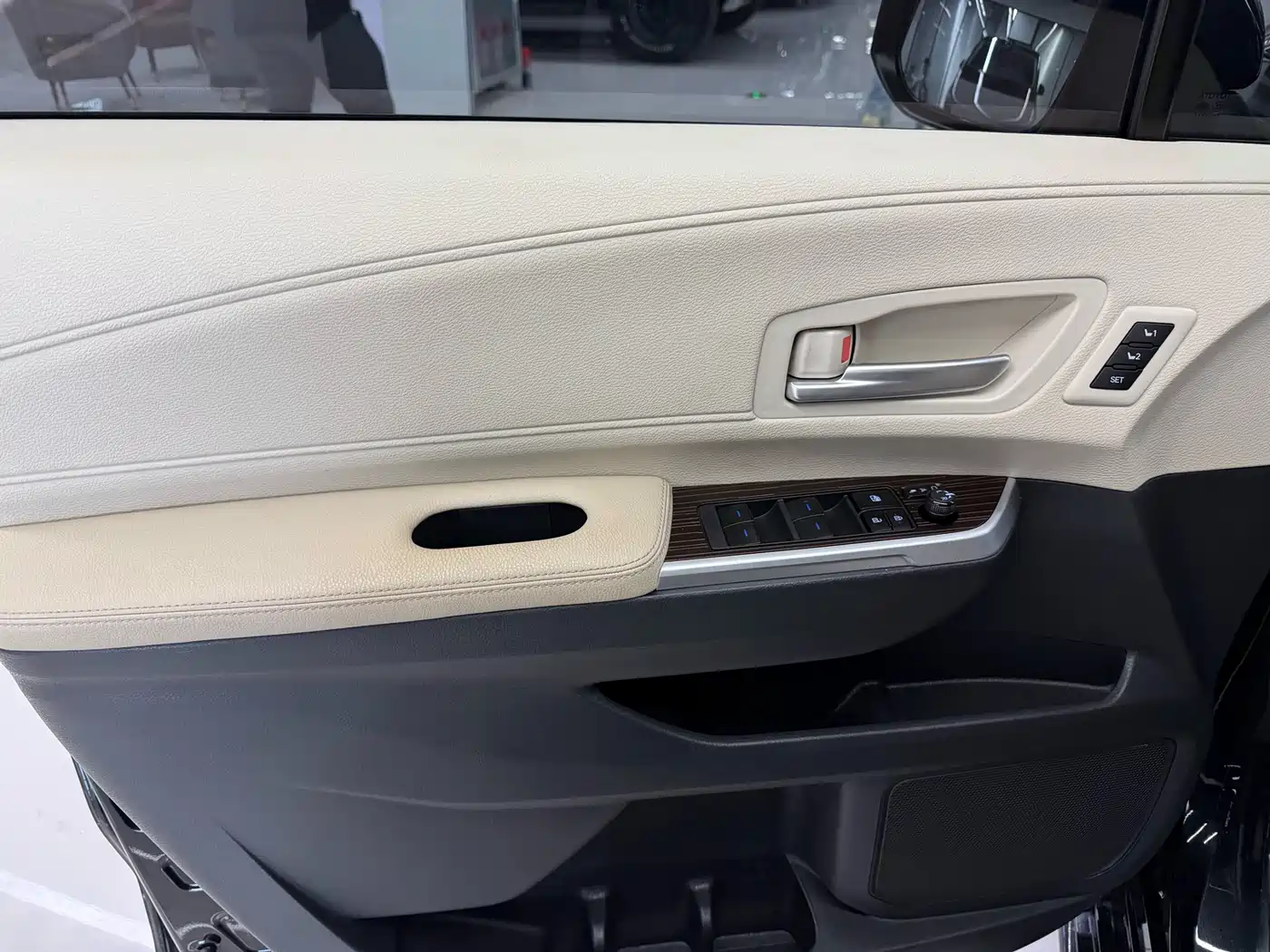 Toyota Granvia 2023 2.5L Hybrid Prestige PLUS Edition фото 7