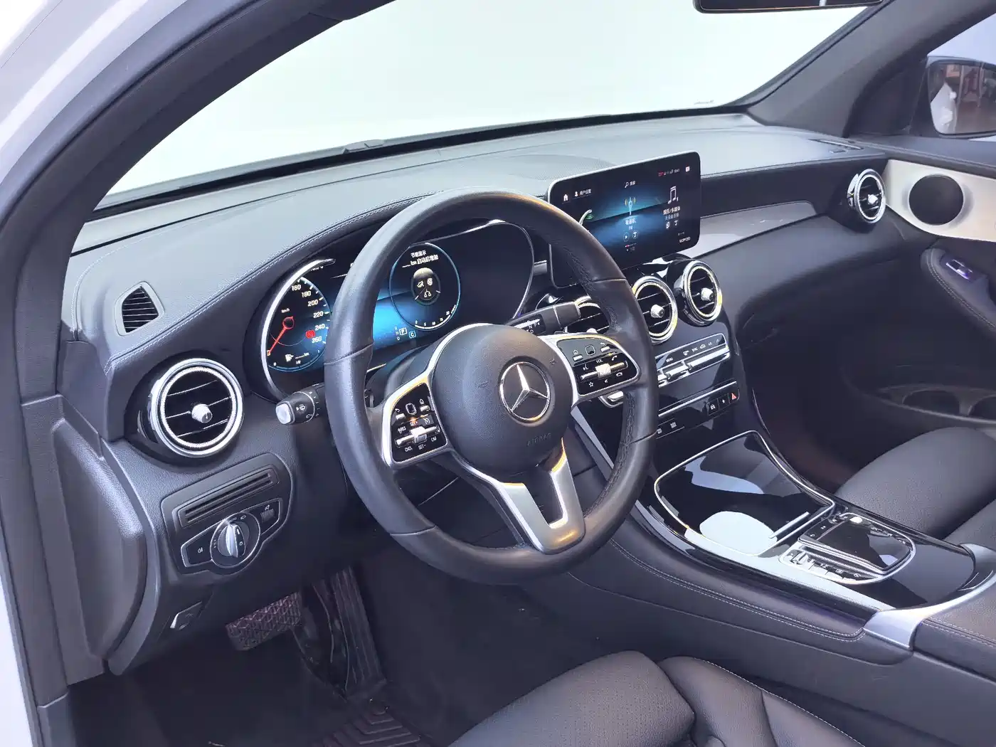 Mercedes-Benz GLC Coupe 2020 GLC 260 4MATIC Coupe SUV фото 4