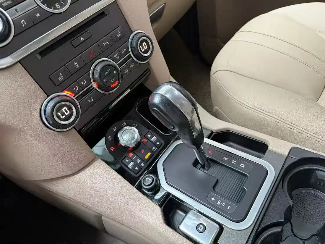 Land Rover Discovery 2012 5.0 V8 HSE фото 9