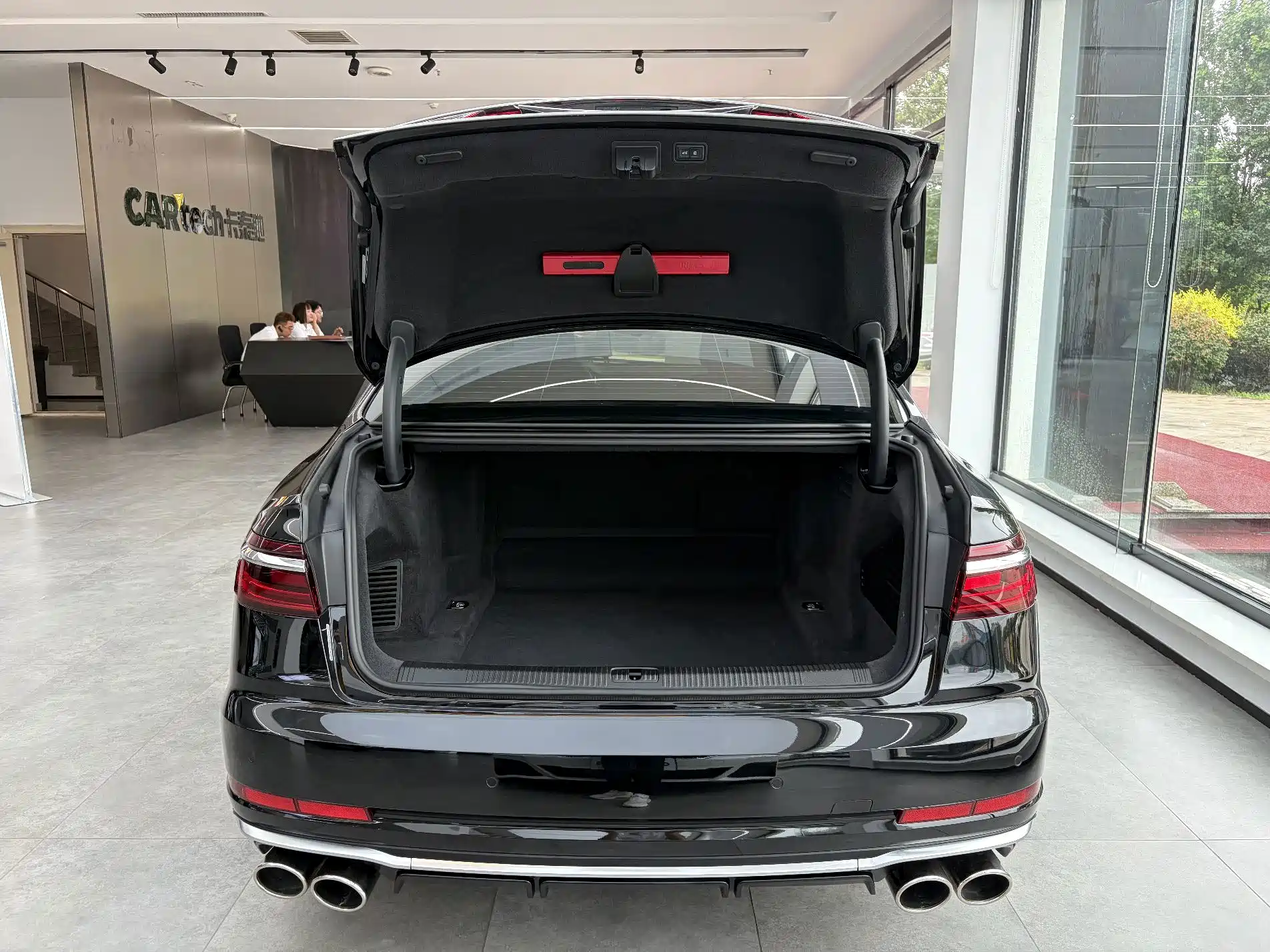 صورة 7 - Audi A8