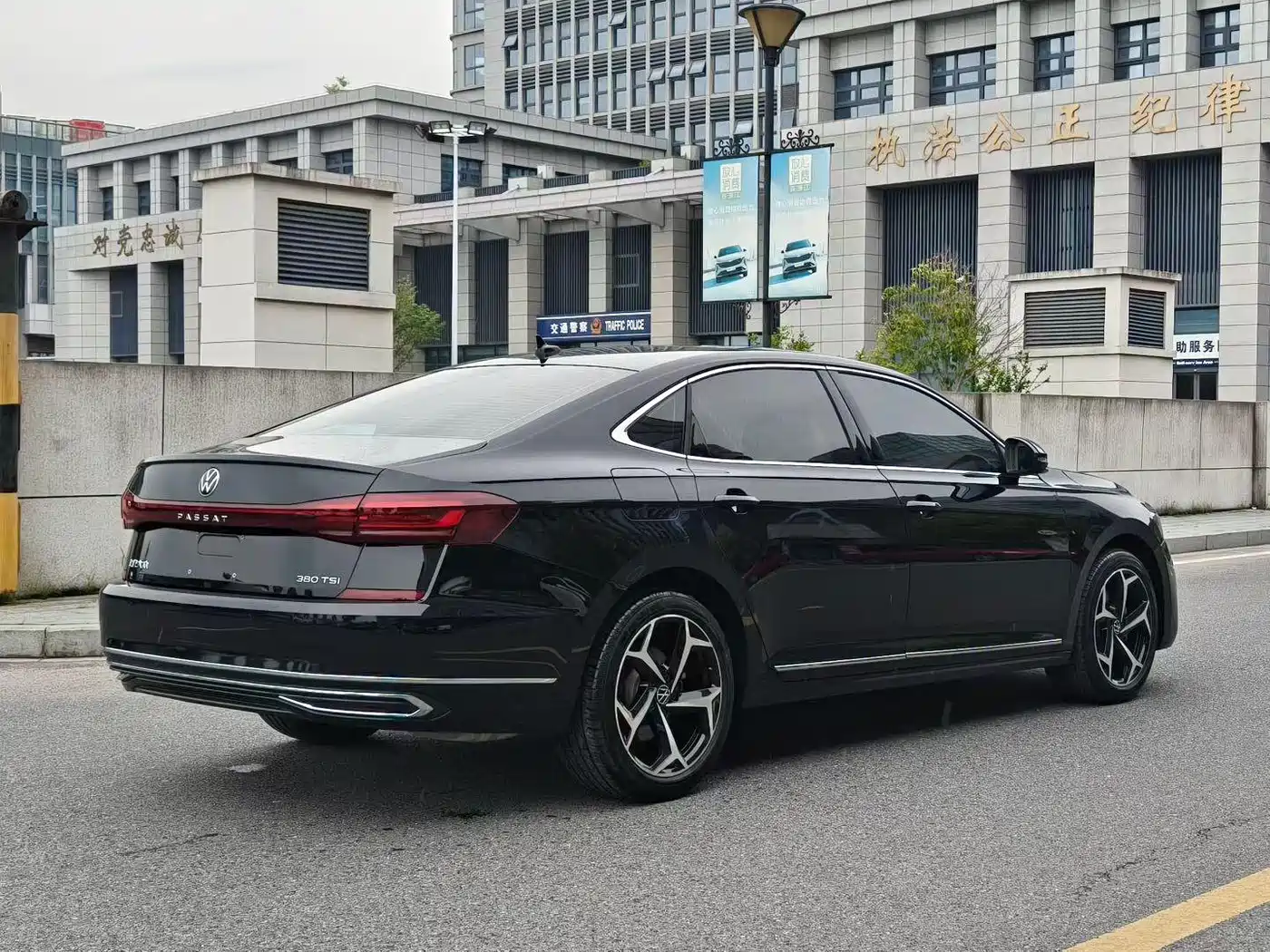 Volkswagen Passat 2024 380TSI Dragon Soaring Edition фото 5