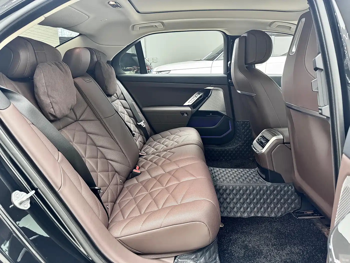 BMW 7-SERIES
