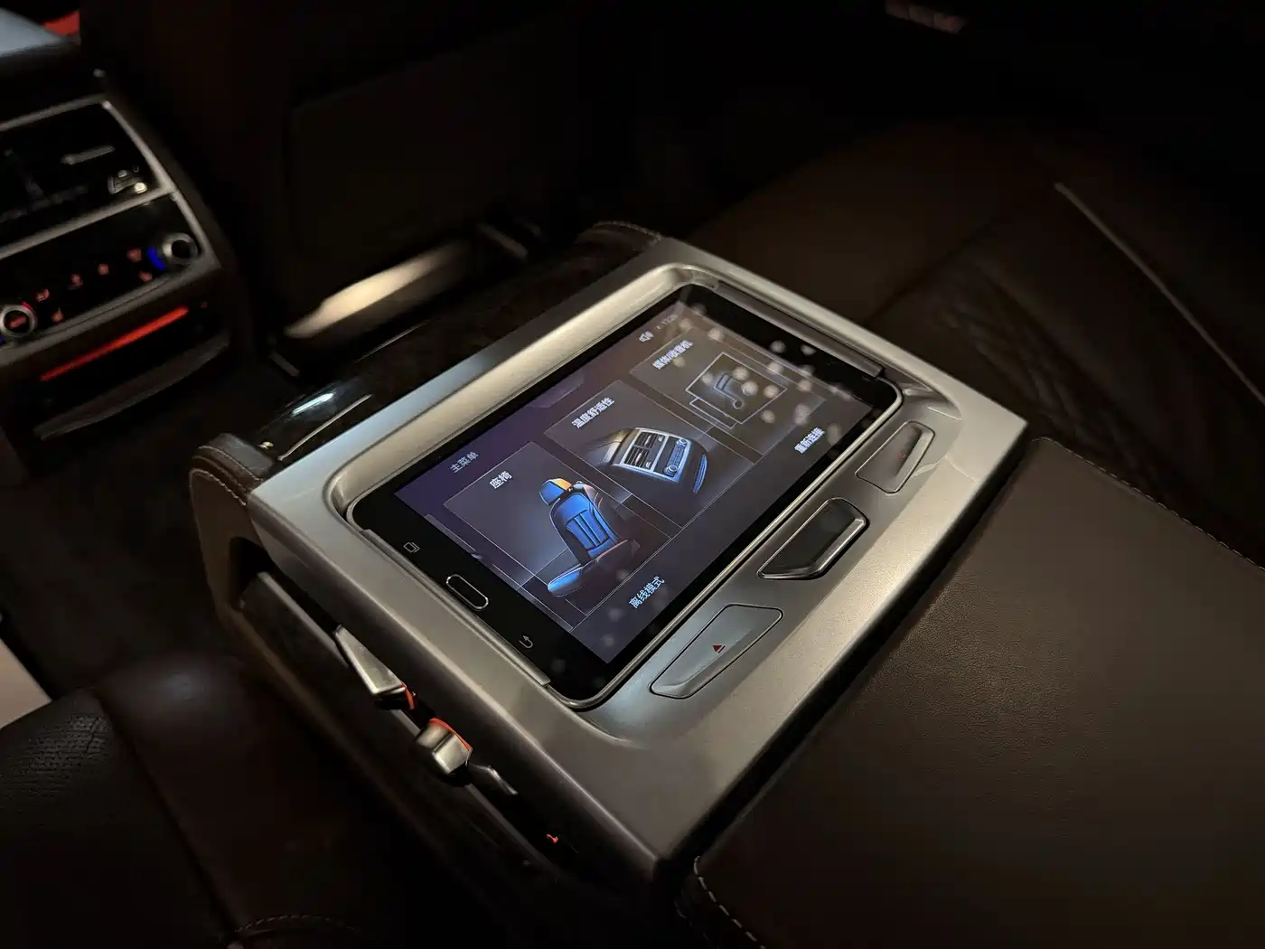 BMW 7 Series 2018 730Li Premium Type Excellence Package фото 30
