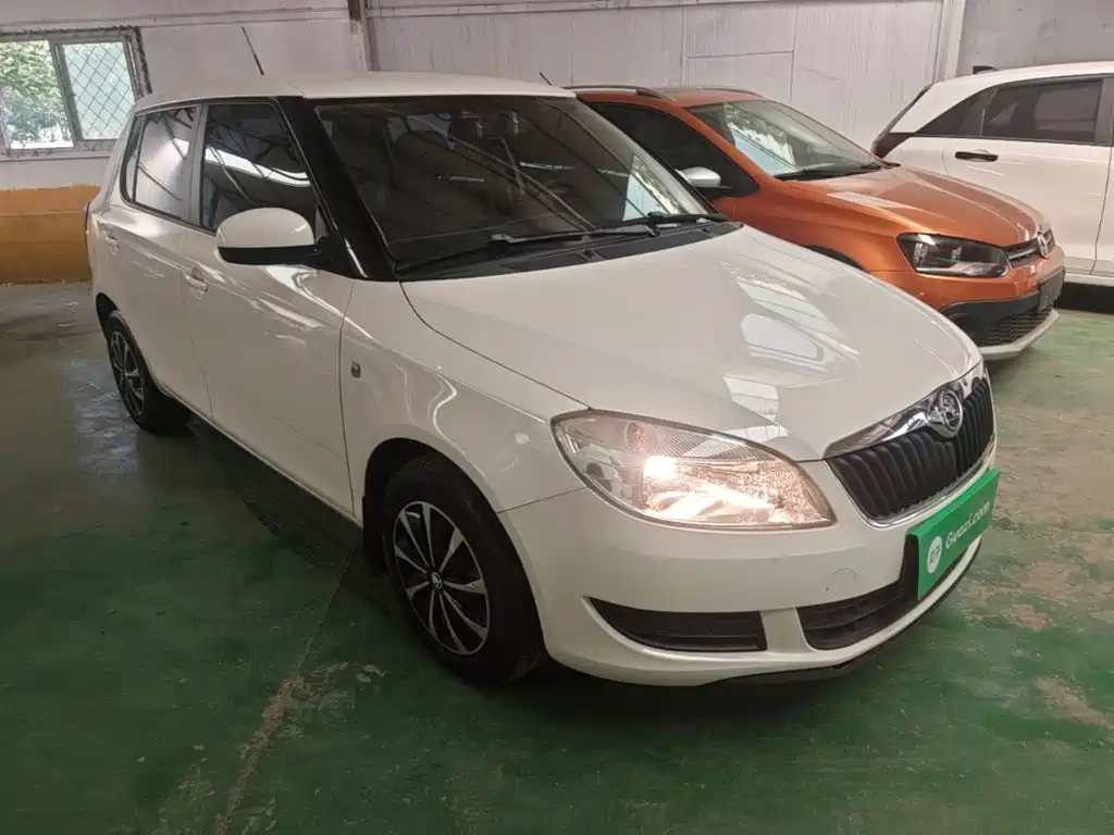 Škoda Fabia 2015 2014 1.4L Automatic Crystal Edition