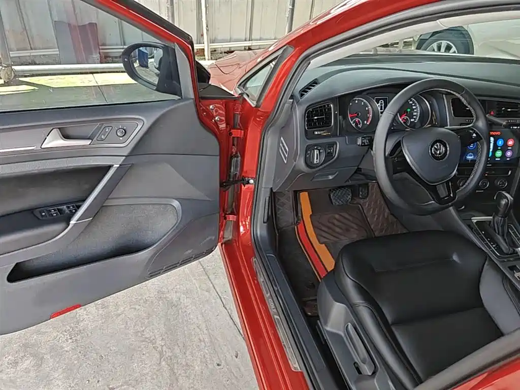 Volkswagen Golf 2017 230TSI Auto Comfort Millionth Anniversary Edition фото 16