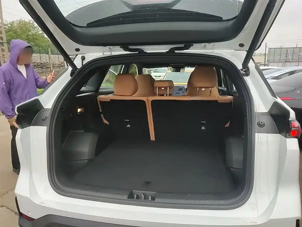 Geely Galaxy Galaxy L7 2025 EM-i 115km Explorer+ Edition фото 19