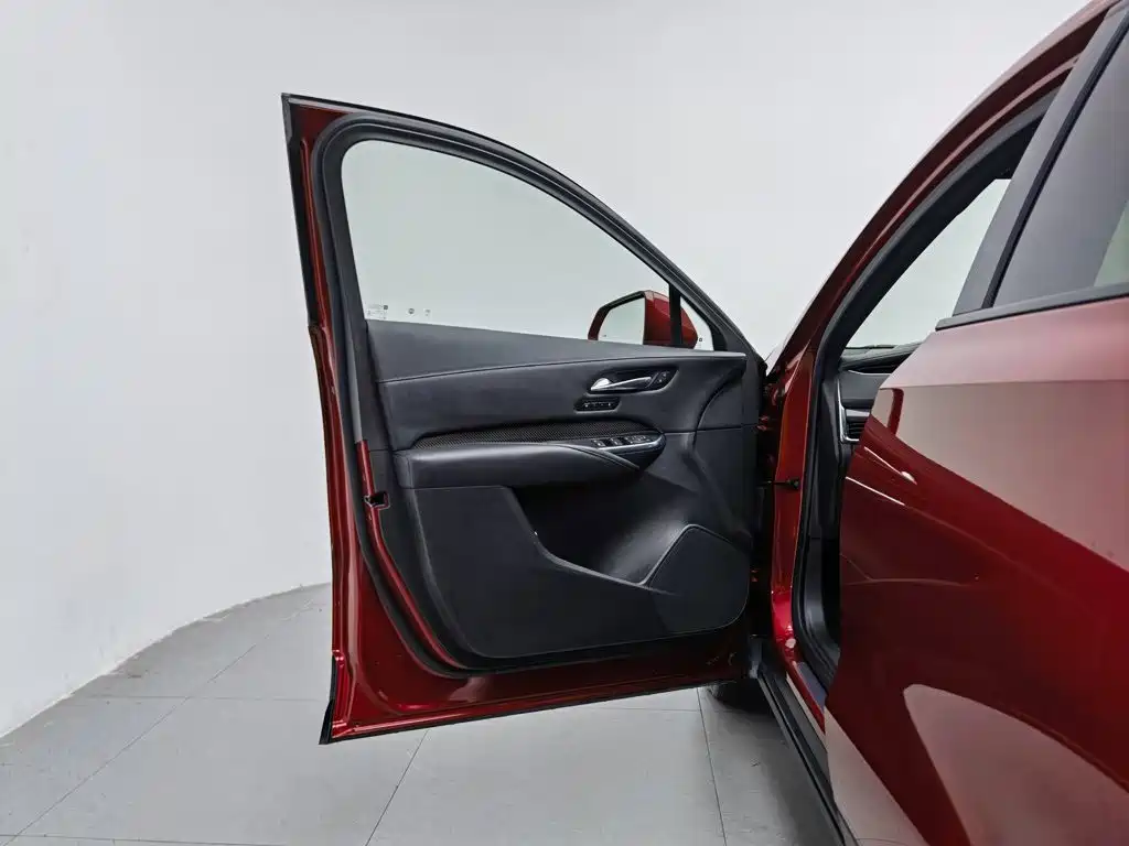 Фото 8 - Cadillac XT4