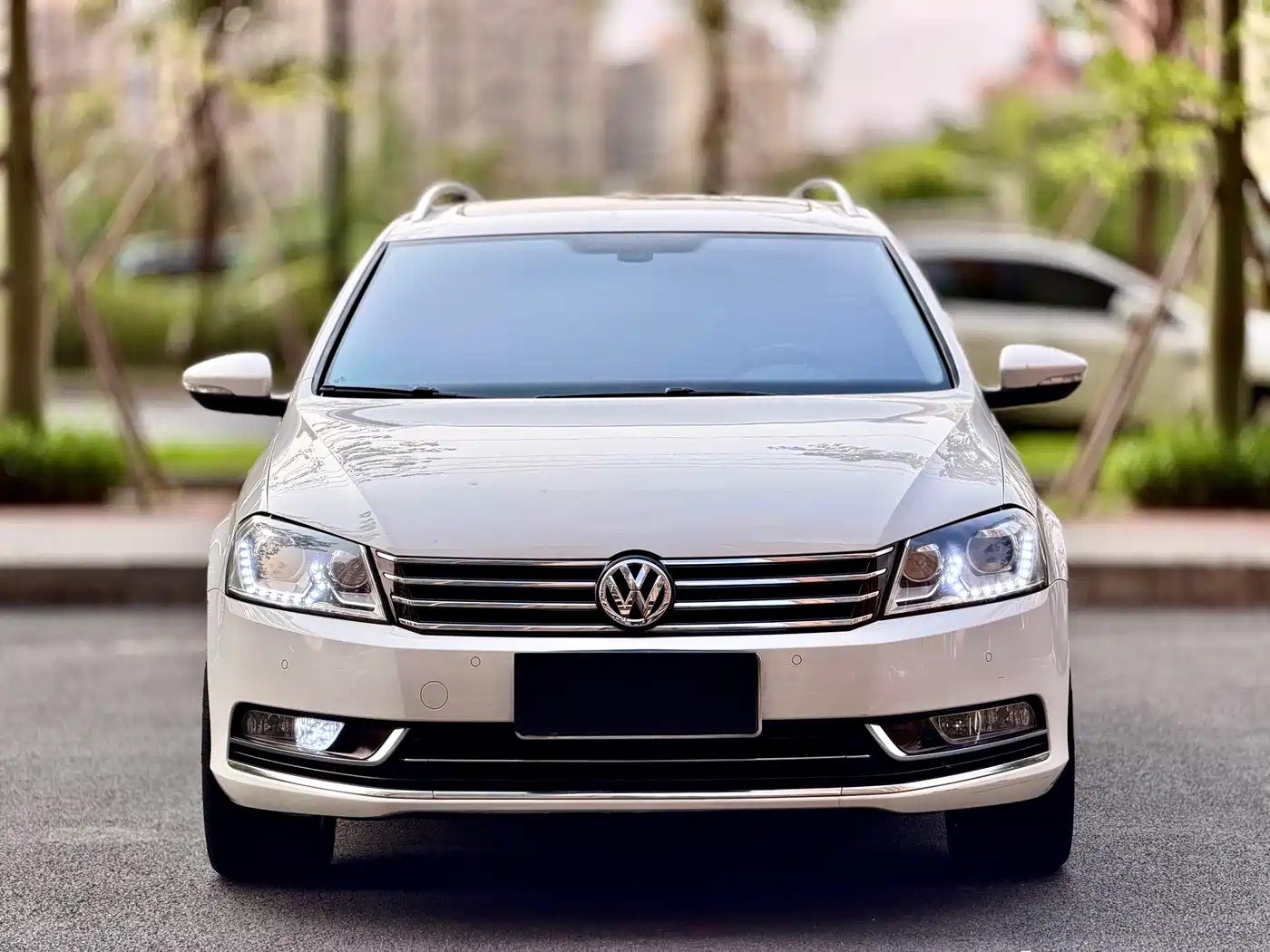 Volkswagen Magotan (Import) 2012 Wagon 2.0TSI Comfort фото 2