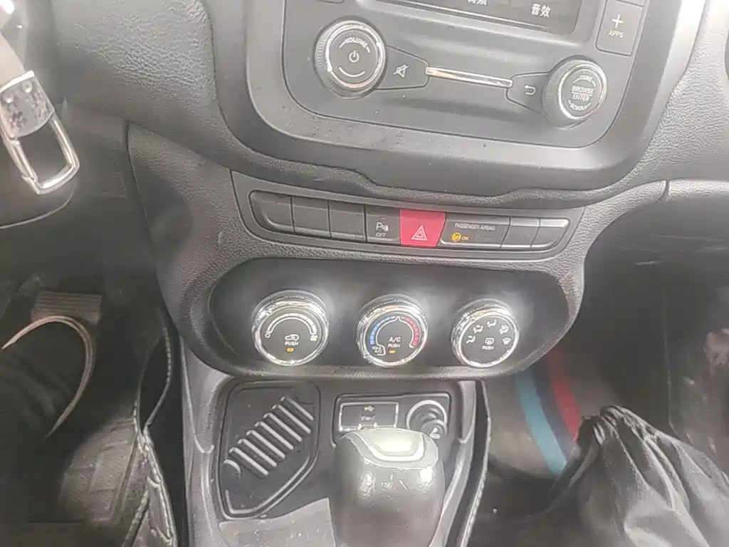 Фото 13 - Jeep Renegade