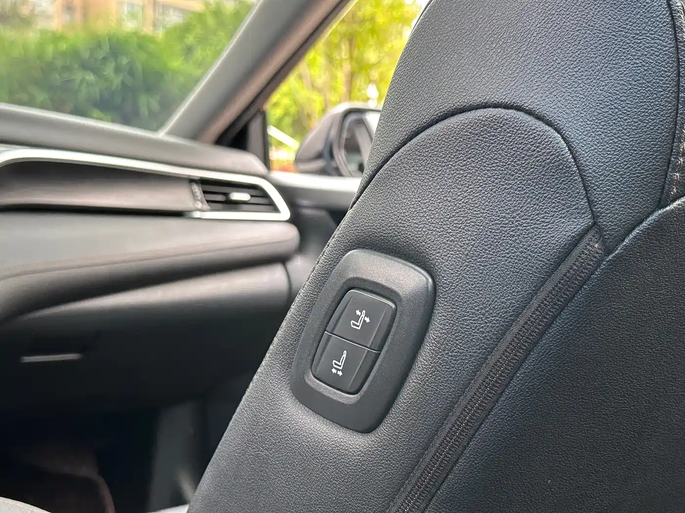 Toyota Camry 2021 2.5G Luxury Edition фото 16