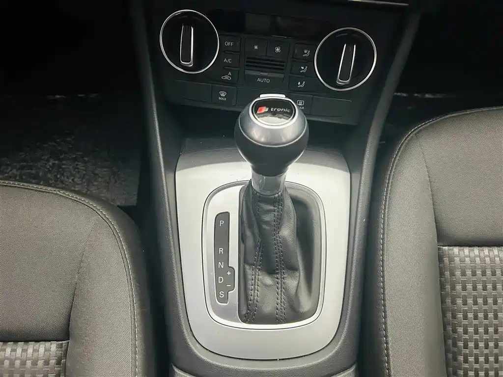 Audi Q3 2018 30th Anniversary Edition 30 TFSI Standard фото 17