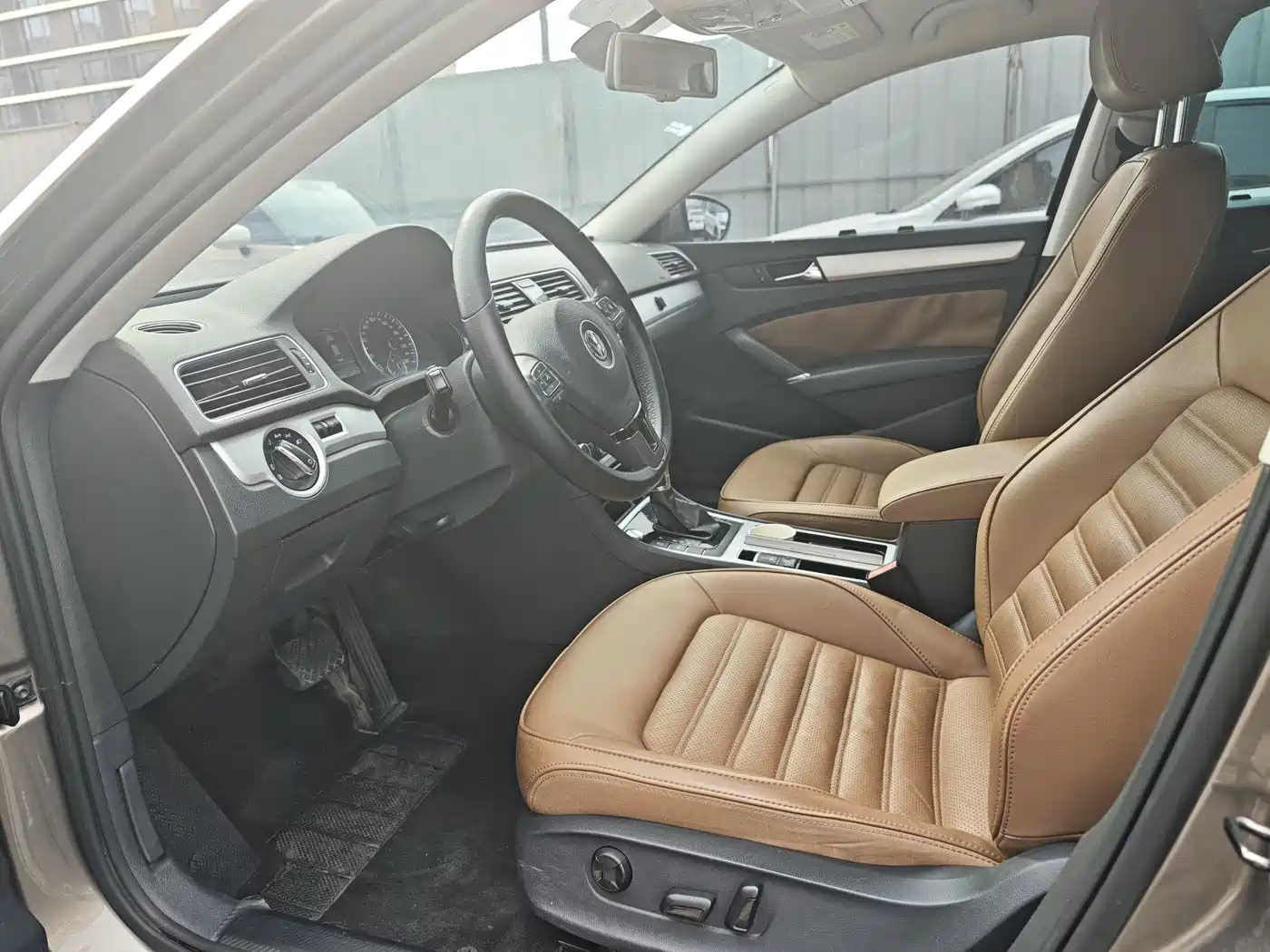 Volkswagen Passat 2014 1.8TSI DSG Executive Edition фото 7