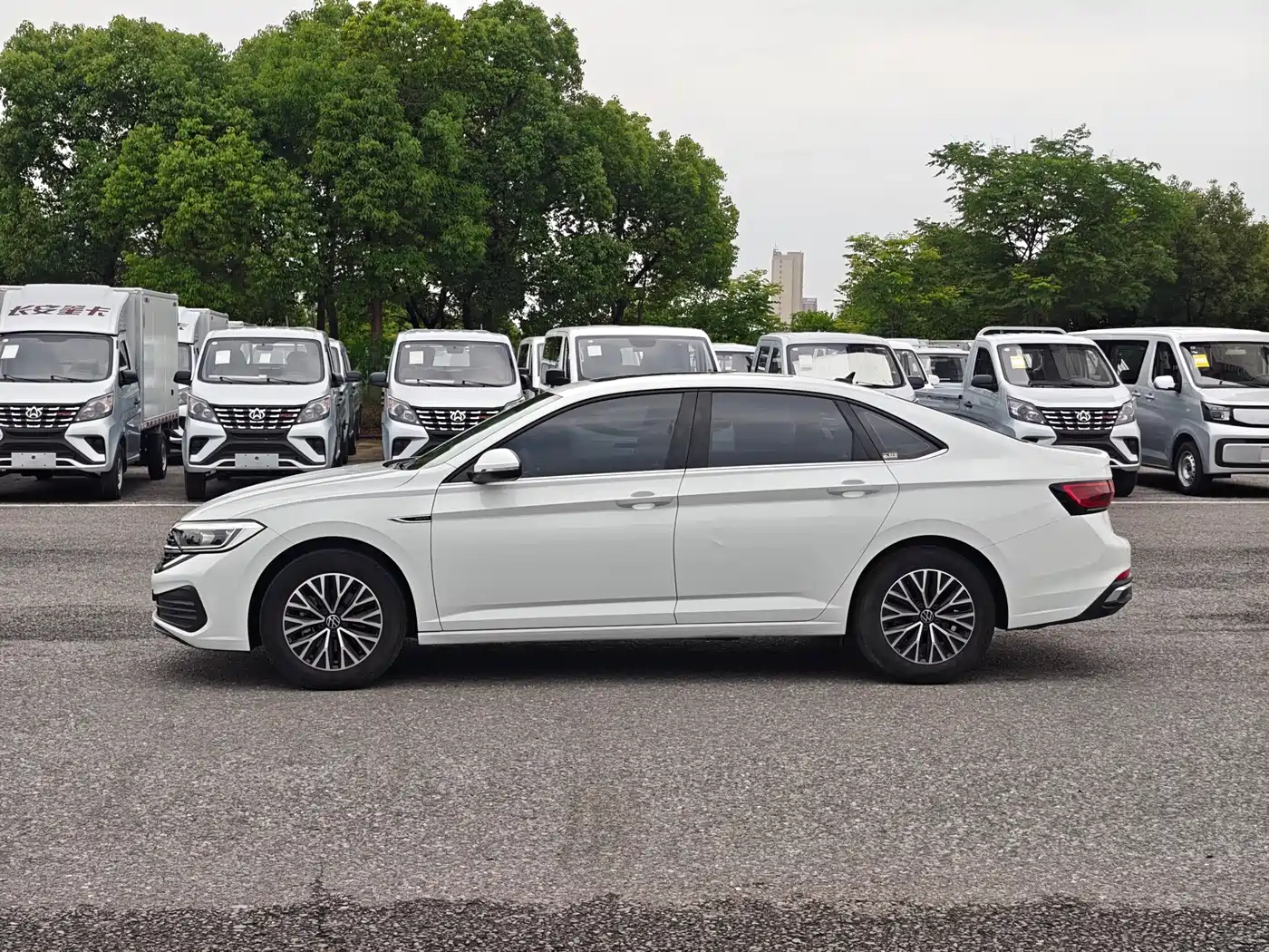 Volkswagen Sagitar 2023 Model Year 200TSI DSG Surpass Edition фото 8