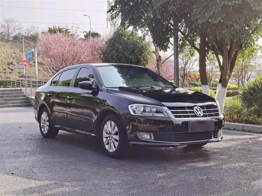 Volkswagen Lavida 2013 Facelift Classic 1.6L Manual Comfort фото 3