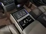 Фото 10 - Audi A8
