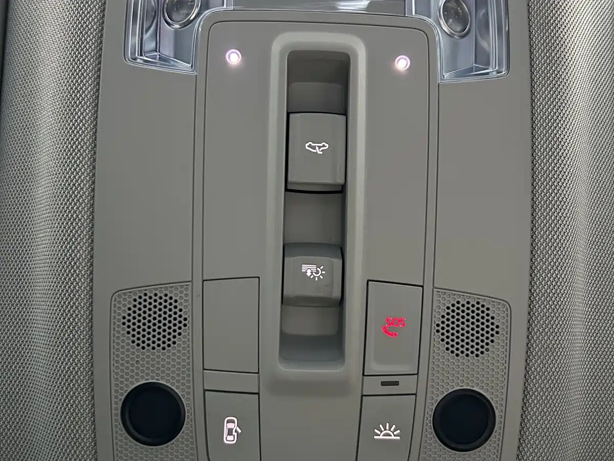 Audi Q6 2023 2023 40 TFSI quattro Cloud View Light Yulin Package
