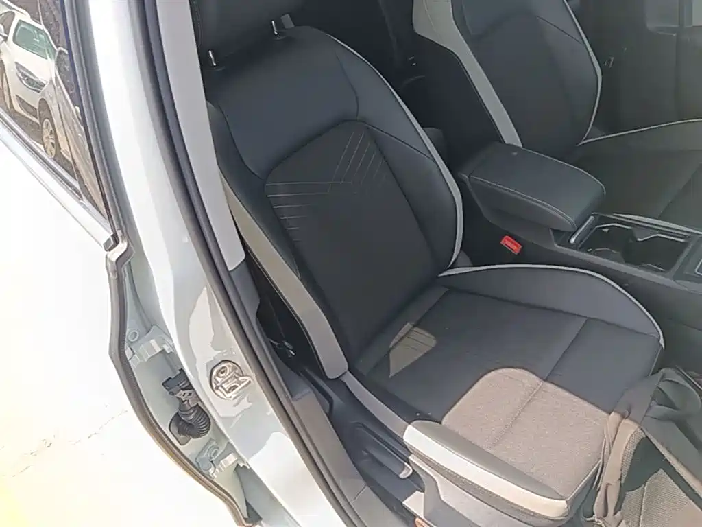 Volkswagen Golf 2023 Facelift 280TSI DSG Pro фото 25