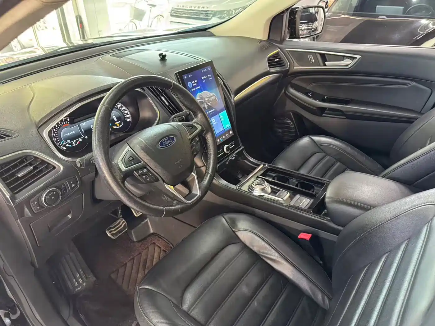 Photo 7 - Ford Edge