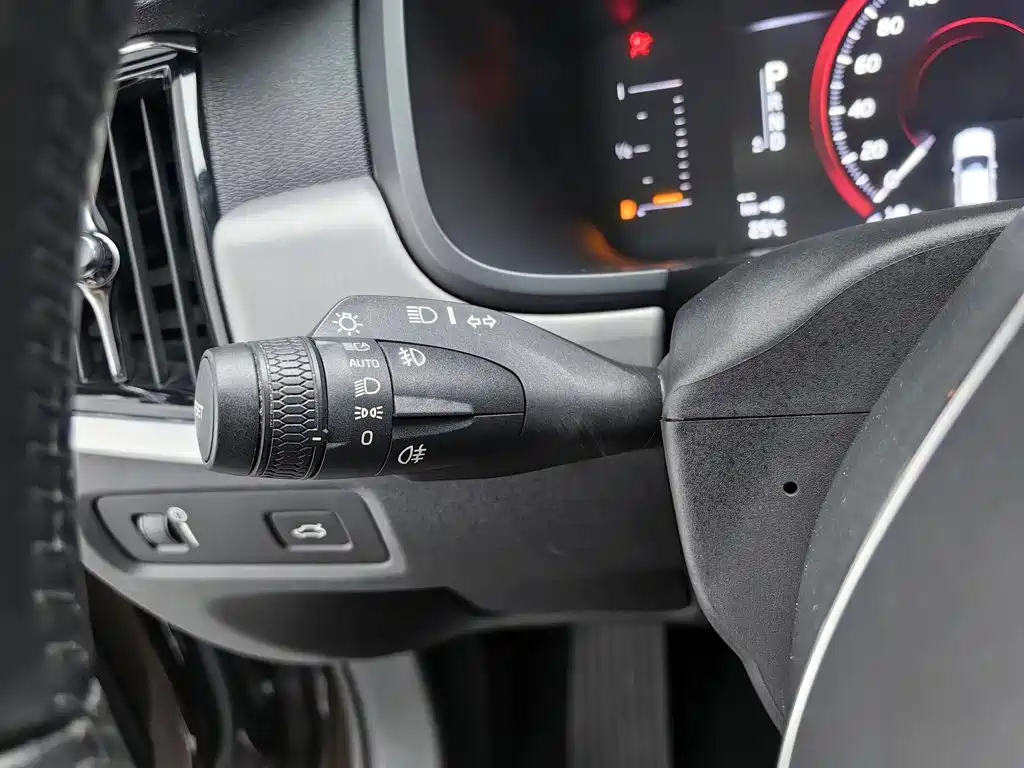 Фото 21 - Volvo S90