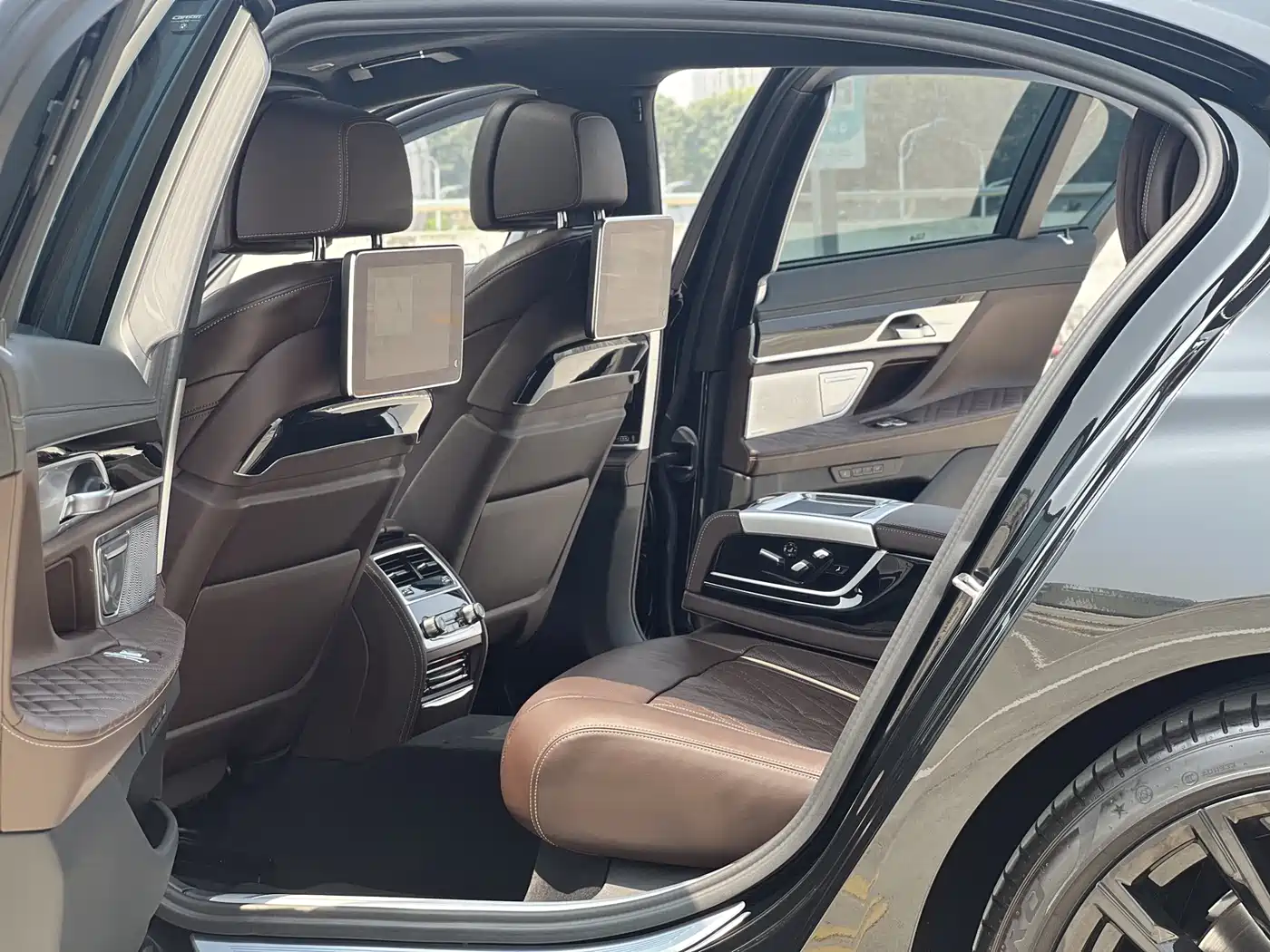 BMW 7 Series 2022 740Li xDrive Executive M Sport Package фото 5