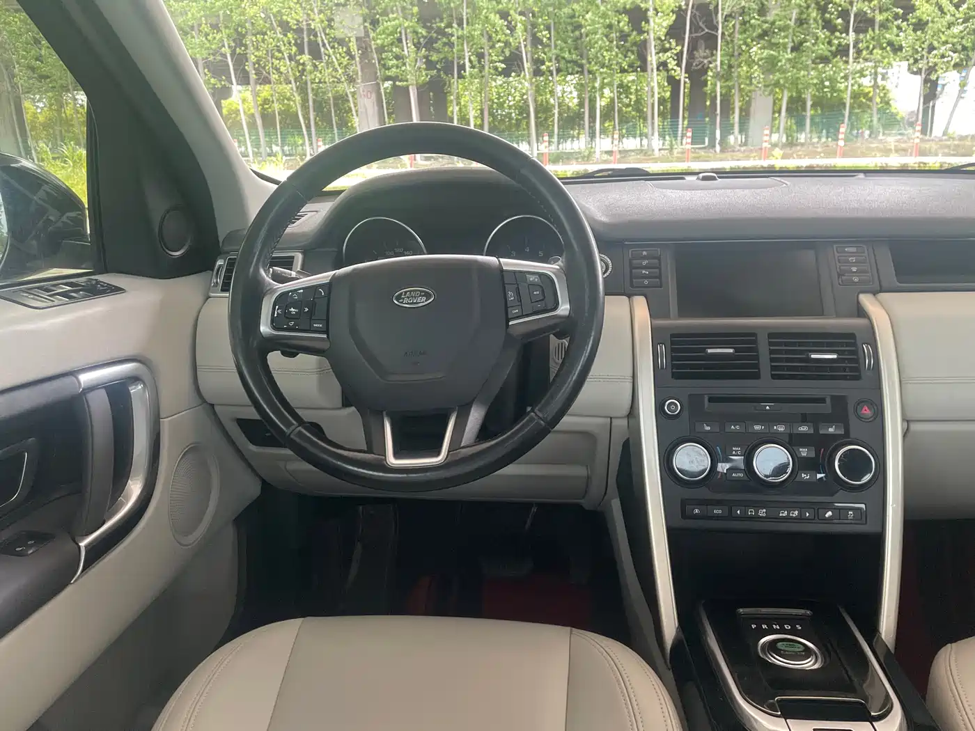 Land Rover Discovery Sport (Import) 2015 2.0T SE фото 15