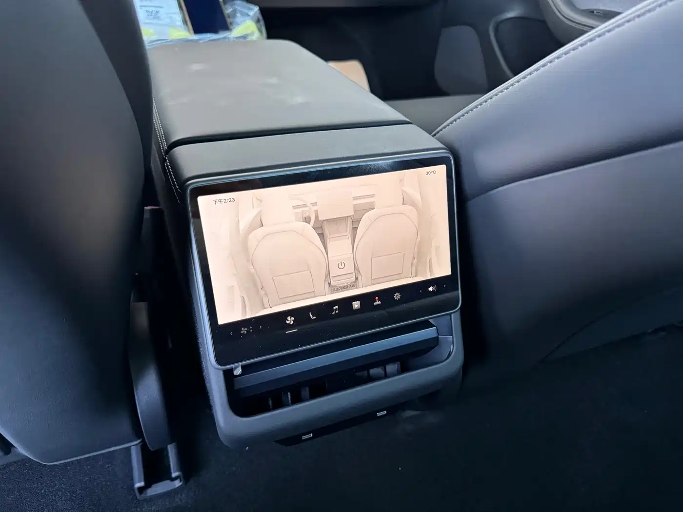 Tesla Model 3 2026 2025 Model Year Facelift Rear-Wheel Drive