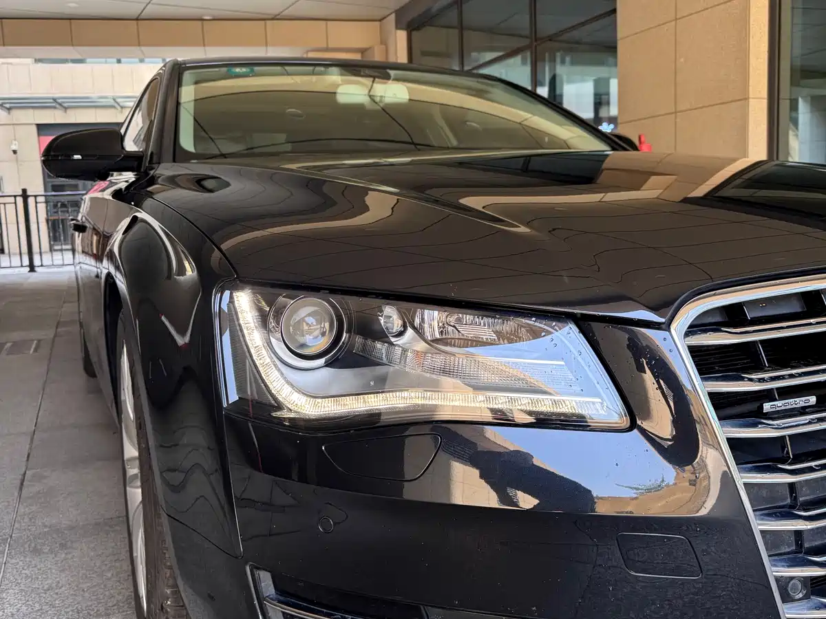 Audi A8 2011 A8L 3.0 TFSI quattro Luxury (213kW) фото 11