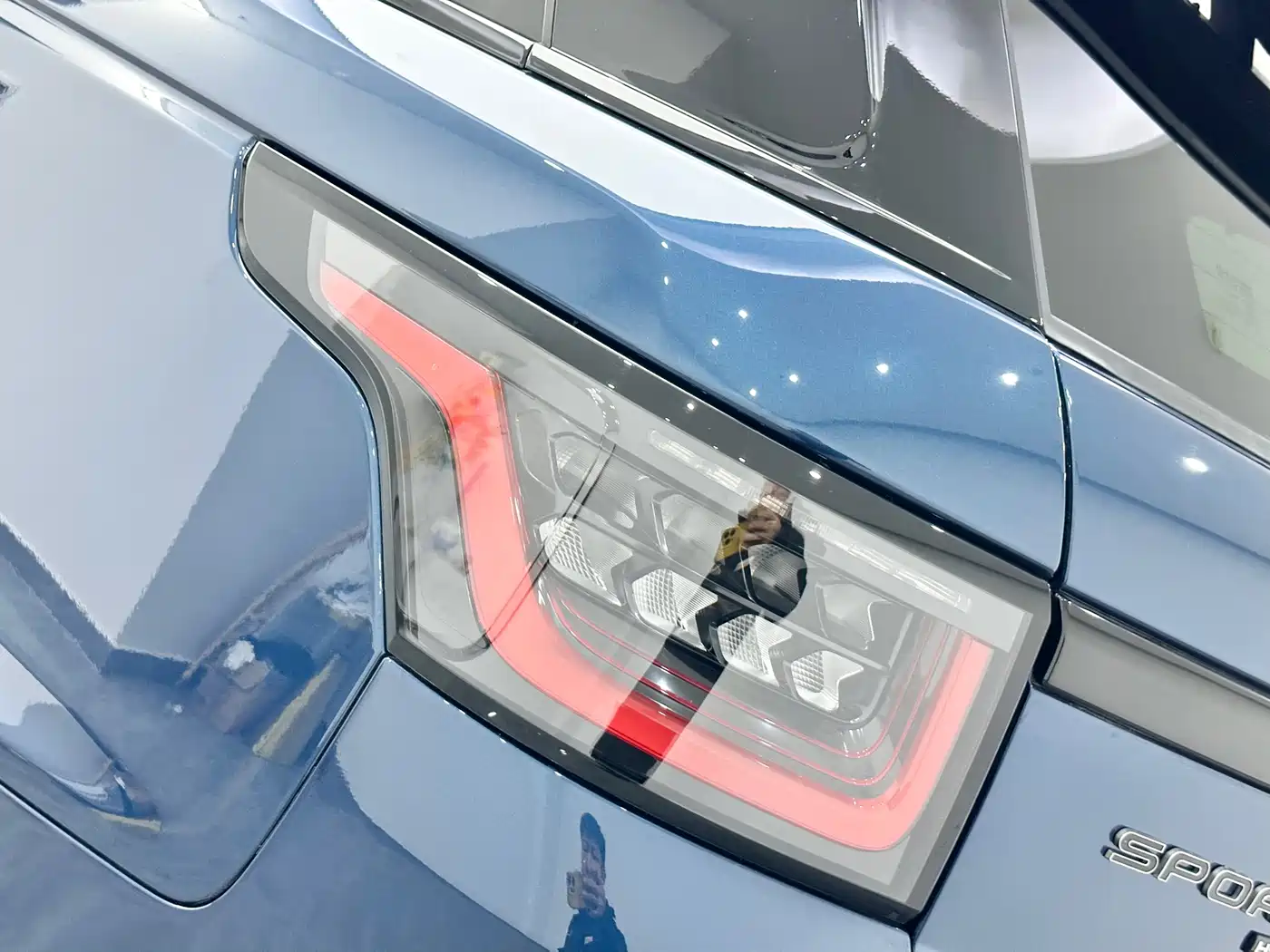 Land Rover Range Rover Sport 2022 3.0 L6 Indigo Flowing Light Edition фото 18