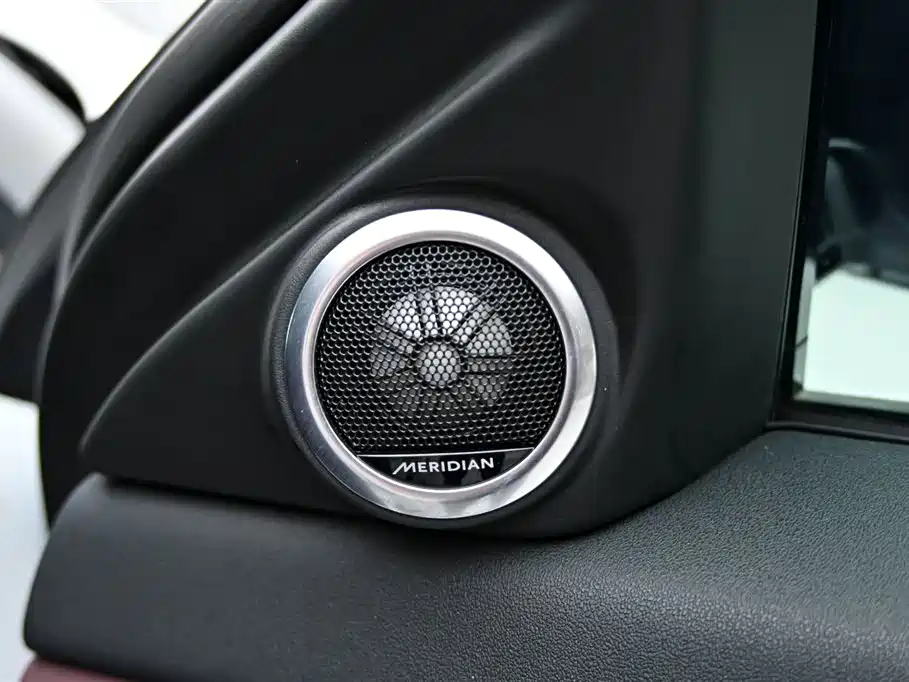 Land Rover Range Rover Evoque 2024 Range Rover Evoque L 249PS Light Master Edition фото 26