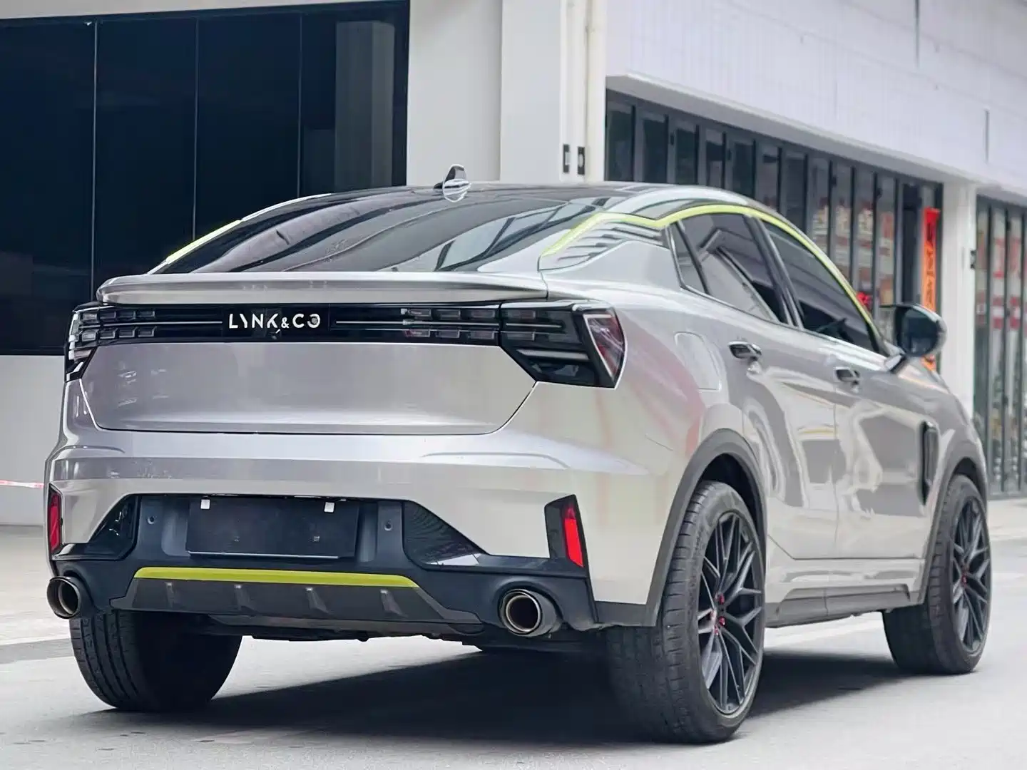 Фото 7 - Lynk & Co 05