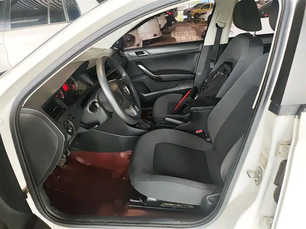 Volkswagen Santana 2015 1.6L Automatic Trend Edition фото 15