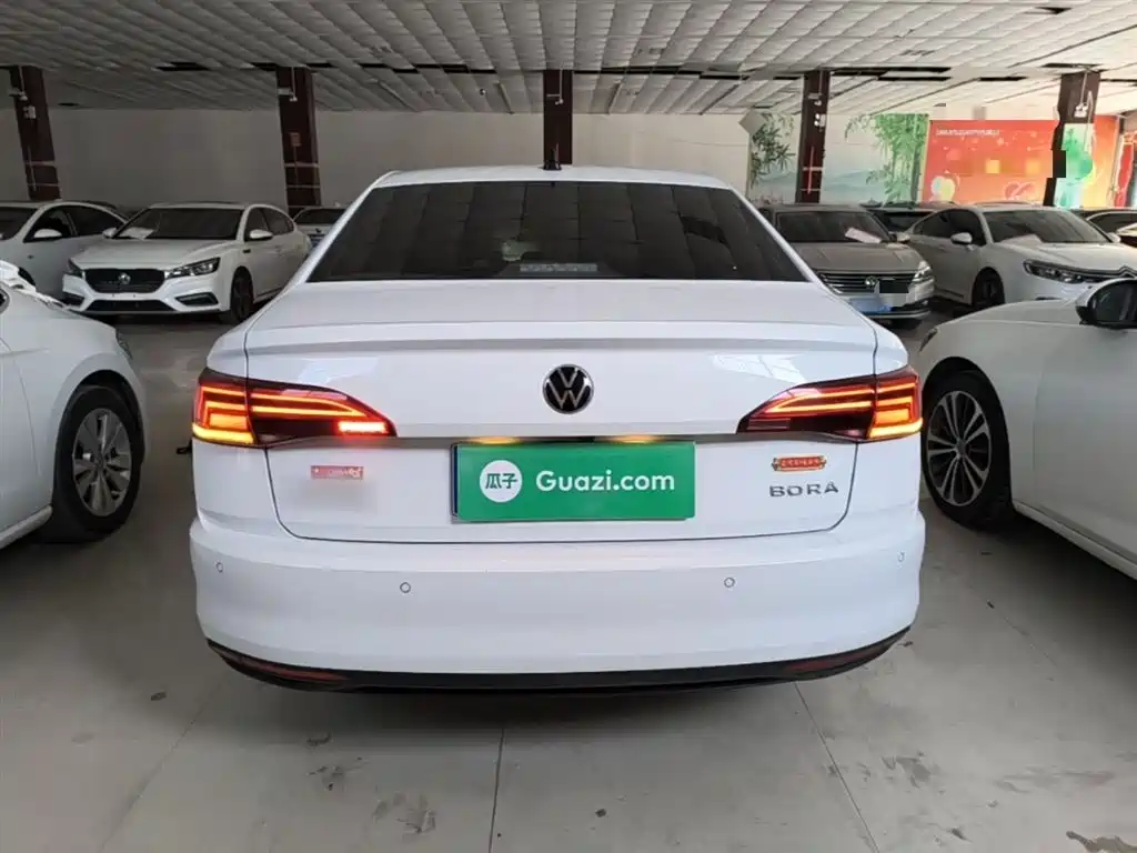 VOLKSWAGEN BORA